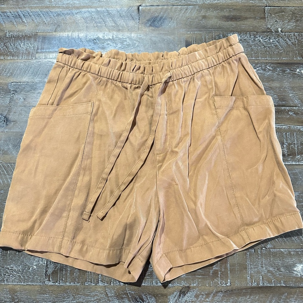 Camel cargo pocket old navy shorts